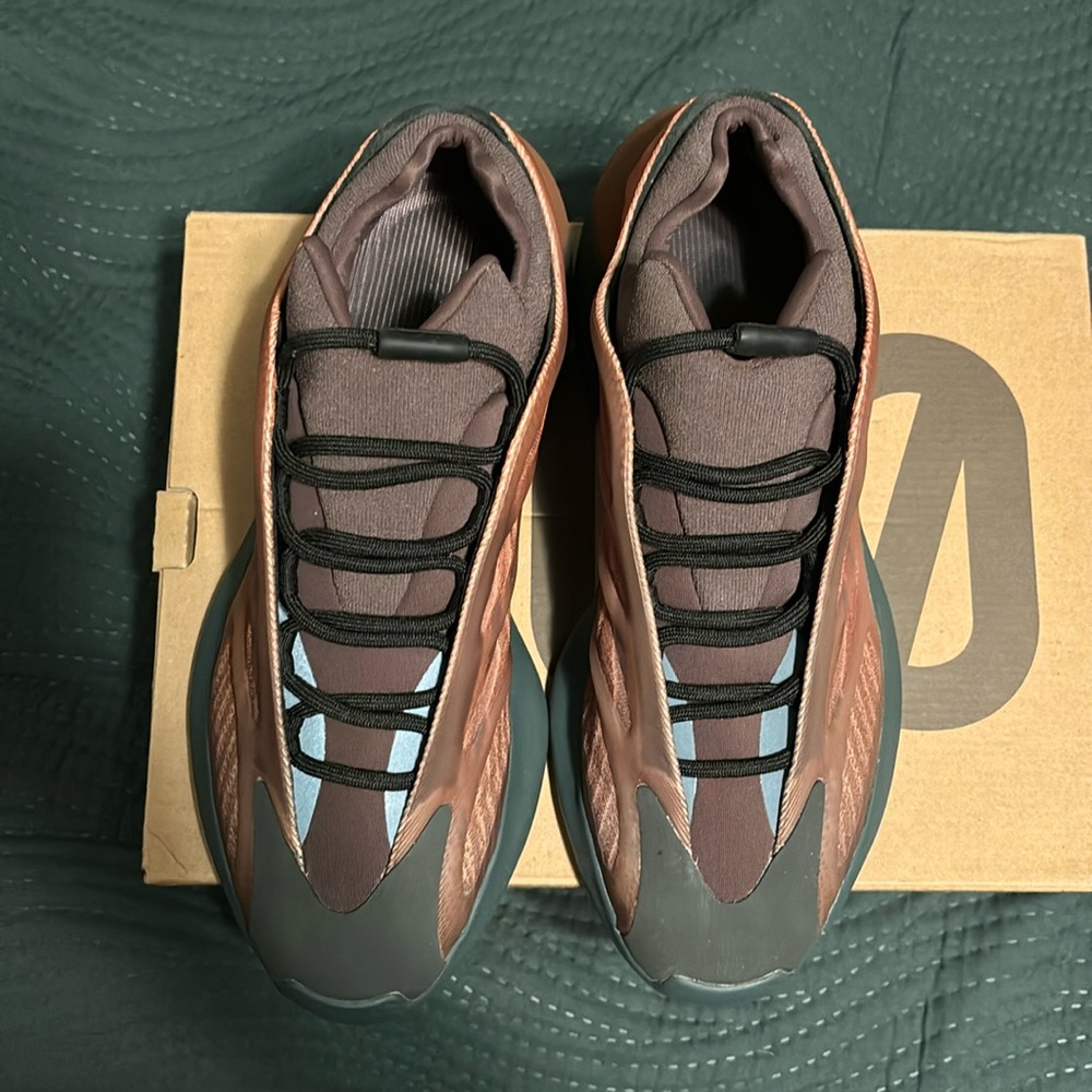 YEEZY 700 V3 COPFAD